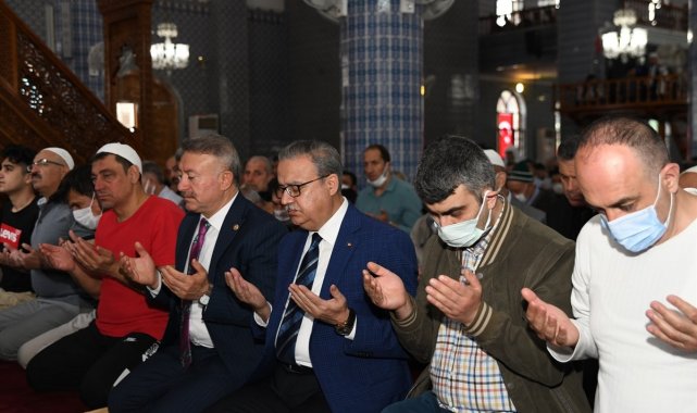 Vali Su, vatandaşlarla bayramlaştı