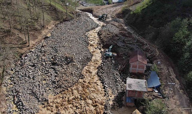 Vali Ustaoğlu: "Trabzon'da 2 ayda irili ufaklı 100'ün üzerinde toprak kayması meydana geldi"
