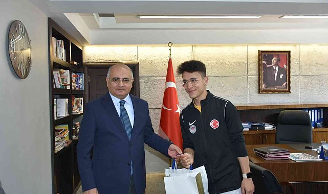 Vali yardımcısı Özgödek gençlik haftasını kutladı