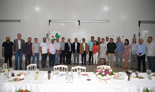 Vali Yazıcı çiçekçilerle bir araya geldi