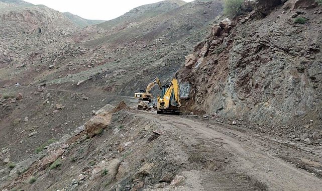 Van Büyükşehir Belediyesinden yol onarım çalışması