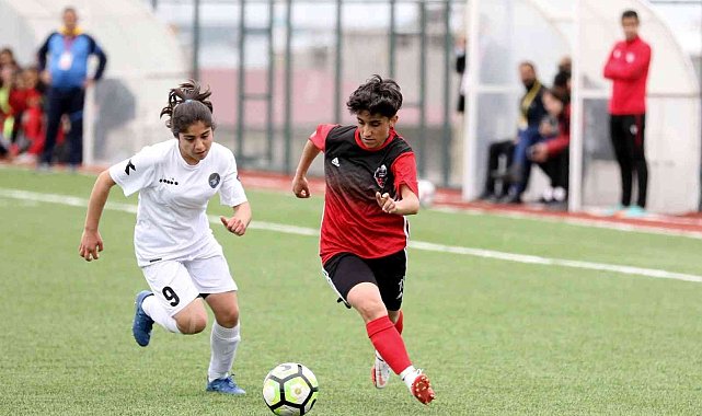 Van Büyükşehir Kadın Futbol takımı namağlup şampiyonluğunu ilan etti