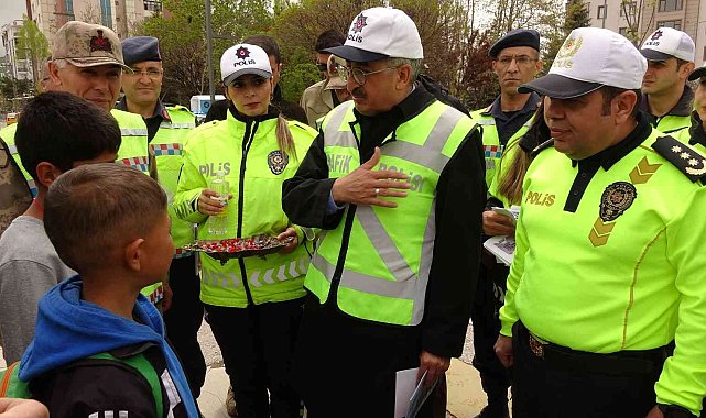 Van'da "Yayalar İçin 5 Adımda Güvenli Trafik" uygulaması yapıldı