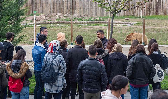 Yabancı öğrenciler hayvanat bahçesine hayran kaldı