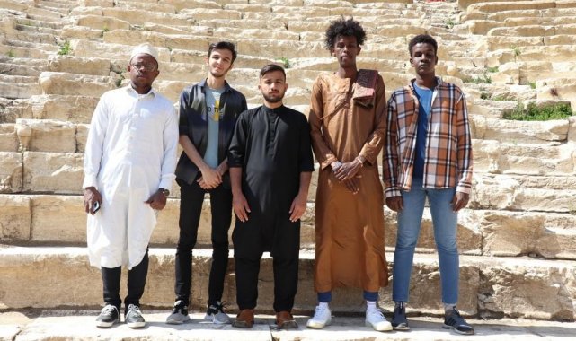 Yabancı uyruklu öğrenciler antik kente hayran kaldı