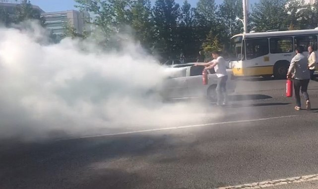 Yanan araç için vatandaşlar seferber oldu