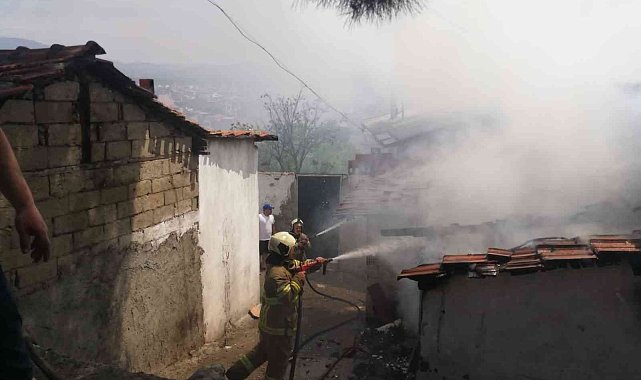 Yanan evde mahsur kalan engelli vatandaşı itfaiye kurtardı