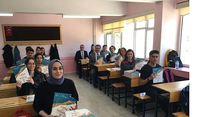 Yardımcı kaynaklar öğrencilere dağıtılmaya başlandı