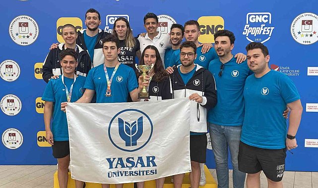 Yaşar Üniversitesi öğrencileri yüzmede dereceleri topladı