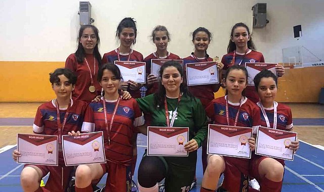Yenişehir Ortaokulu Kız Futsal Takımı namağlup tamamladı