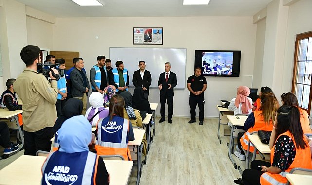 Yeşilyurt&#039;ta gençlere deprem eğitimi