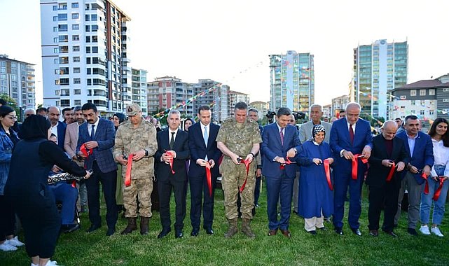 Yeşilyurt'ta Şehit Semih Özbey Parkı'nın açılışında duygusal anlar