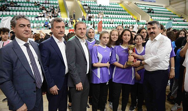 Yıldırım Belediyesi Okul Sporları Şenliği tamamlandı