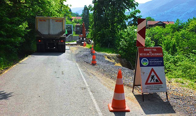 Yol çöktü, tehlikeyi Büyükşehir önledi