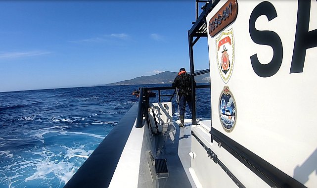 Yunan unsurlarının ittiği 56 düzensiz göçmen kurtarıldı