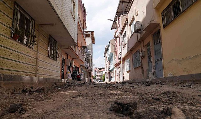 Yunusemre Belediyesinden Barbaros Mahallesi'nde yol çalışması