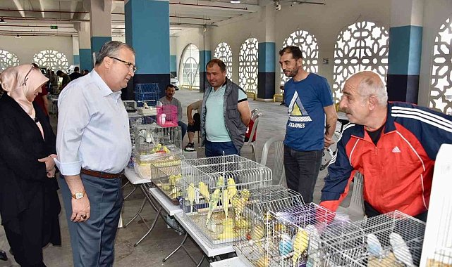 Yunusemre kuş pazarında çeşitler artıyor