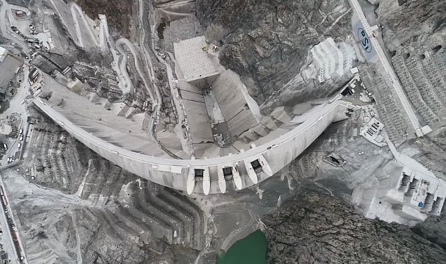 Yusufeli Barajı'nda su tutma hazırlıkları devam ediyor