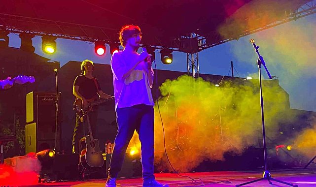 ZBEÜ Gençlik Festivali'nde Tuğkan sahne aldı