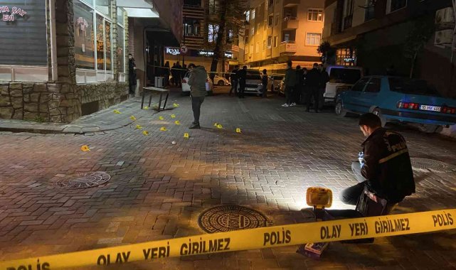 Zeytinburnu'nda sokak ortasında silahlı çatışma: 3 yaralı