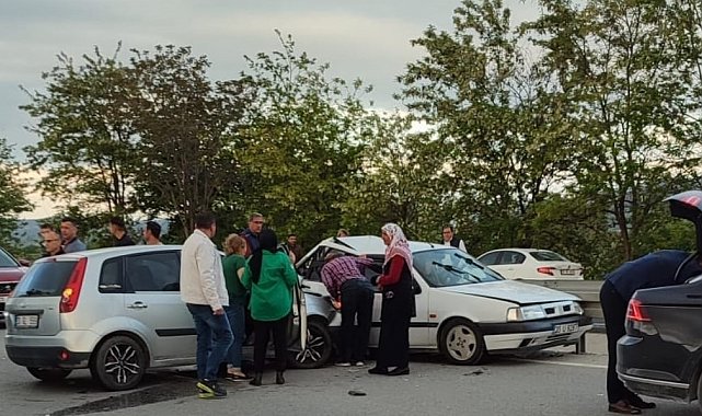 Zincirleme kazaya ilk müdahaleyi başkan ve doktor eşi yaptı
