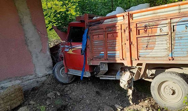 Zonguldak'ta feci kaza: Evinin önünde otururken kamyonetin altında can verdi