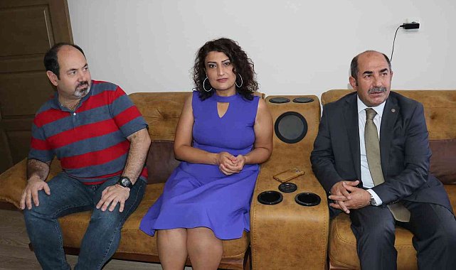 13 yıldır öz evlatlarından ayırmıyorlar