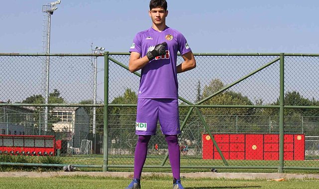 19 yaşındaki Cengiz Alp Köseer, Eyüpspor&#039;da