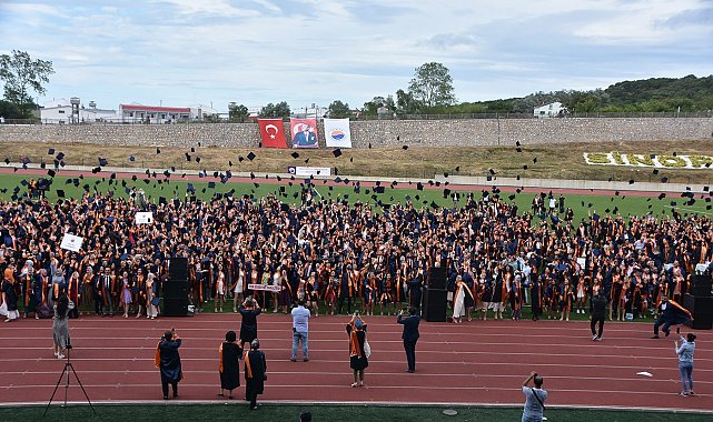 3 bin öğrencinin mezuniyet heyecanı