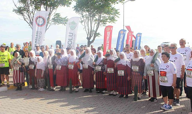 3. İnebolu İstiklal Yolu Şerife Bacı Yarı Maratonu koşusu yapıldı