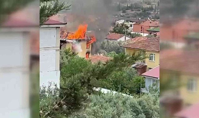 3 katlı bina küle döndü