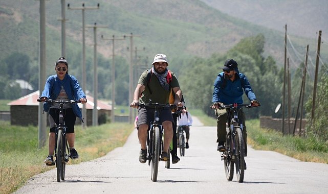 30 kişilik grup 50 kilometre pedal çevirdi