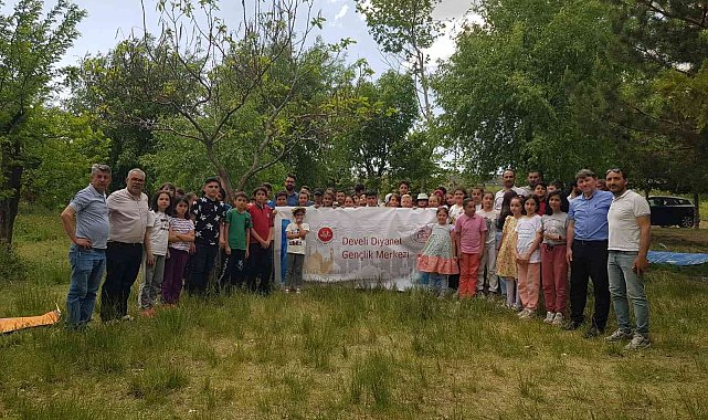 'Çevreme Duyarlıyım, Değerlerime Sahip Çıkıyorum' projesi ile öğrenciler doğayı temizledi.