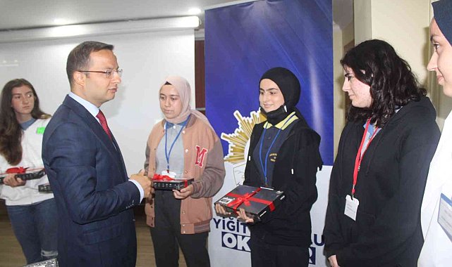 'Kitap kurtları' ödüllendirildi