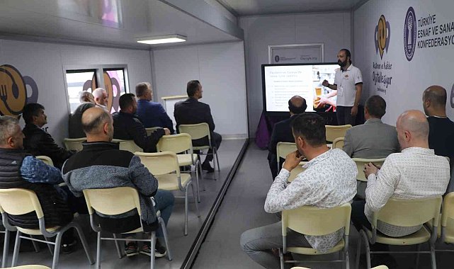 'Restoran ve Kafeler Dijitalleşiyor' projesinin eğitim tırı Rize'de