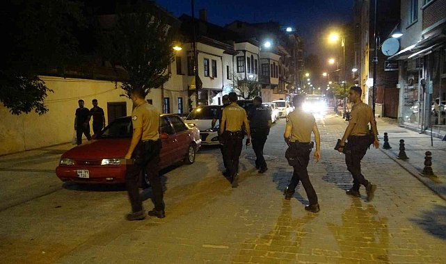 &#039;Yan baktın&#039; kavgası kanlı bitti: 3 yaralı