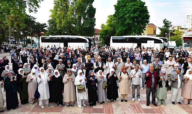 60 kişilik hacı adayı sevinç gözyaşları ile uğurlandı