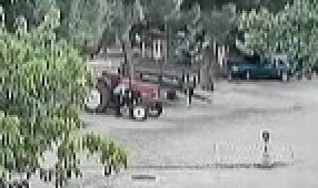 Acemi kundakçı çam kozalağıyla traktörü ateşe vermeye çalıştı