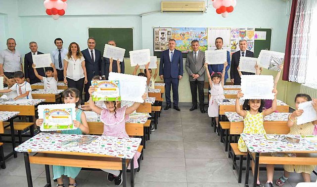 Adana'da 514 bin 831 öğrenci karne sevinci yaşadı