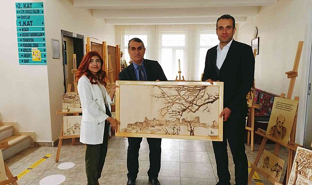 Adilcevaz'da ahşap yakma sanatı ilgi görüyor