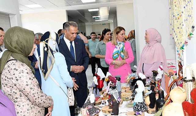 Adıyaman'da el emeği göz nuru eserler sergilendi