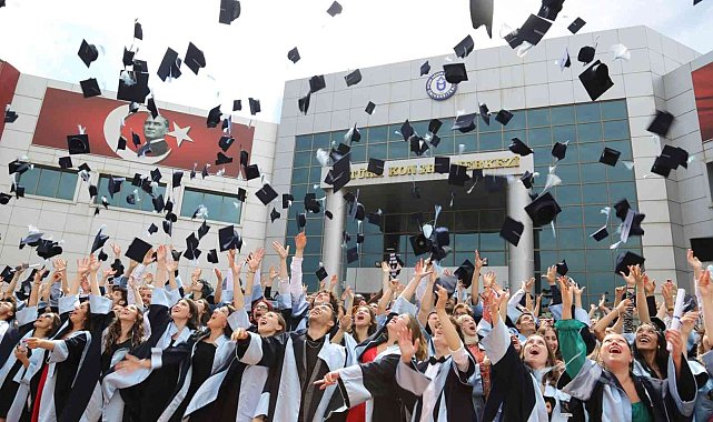 ADÜ Fen Edebiyat Fakültesi mezuniyet töreni gerçekleştirildi