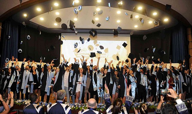 ADÜ Gazetecilik Bölümü ilk mezunlarını verdi