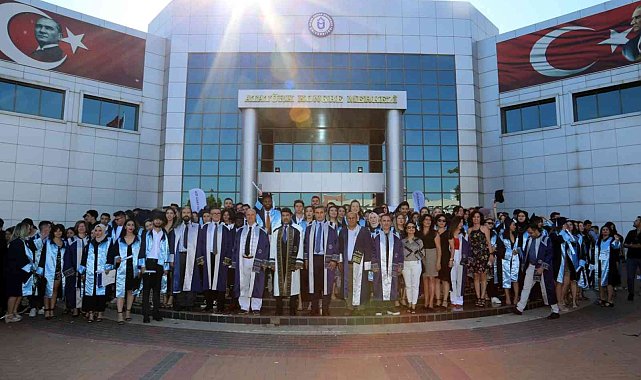 ADÜ İktisat Fakültesi mezuniyet töreni coşkuyla gerçekleşti