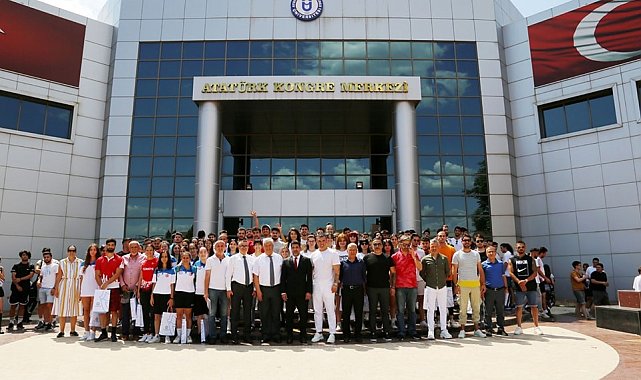 ADÜ şampiyonlarını kutladı