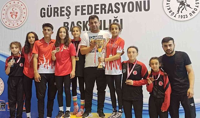 Afyonkarahisar Taşoluk Spor Kulübü güreşte Türkiye şampiyon oldu