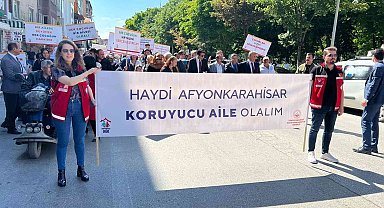 Afyonkarahisar'da 'Koruyucu Aile Modeline' yürüyerek dikkat çektiler