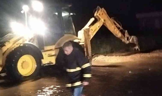 Afyonkarahisar'ın Şuhut ilçesinde şiddetli yağış ve dolu hayatı felç etti