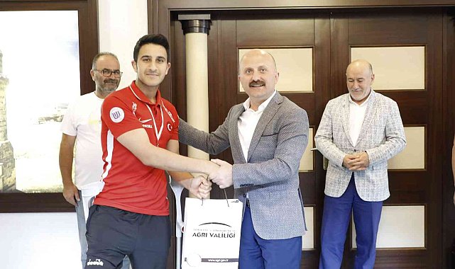 Ağrılı özel sporculardan Vali Varol'a ziyaret