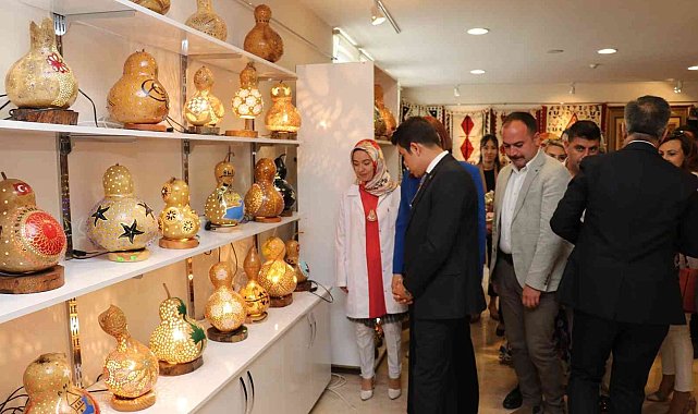 Ahlat'ta yılsonu sergisi